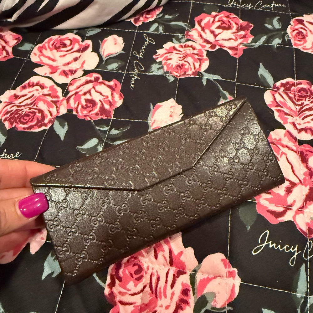 Gucci Brown Eye Glasses Pouch with Elegant Quilted Texture
